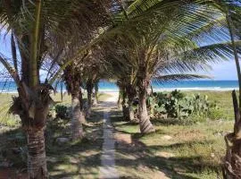 Chalé Beira-Mar com Piscina Privativa e Varanda em Barra do Jacuípe
