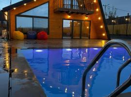 أكواخ غصُن عجلون، فندق في عجلون