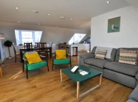 Bass View Cellardyke- contemporary coastal stay
