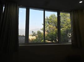 Hotel arti cottage feel like a home, hotel di Rishikesh