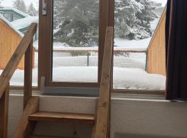 Sansic 6 Holiday Home Ski slopes and trails, hotel a Mollières