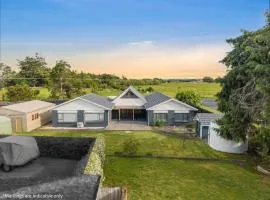 6 bedrooms Spacious Coastal Retreat