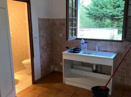 Location chambre calme, hotel i Ervauville