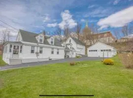 Cute 6-Bedroom Getaway in the heart of Littleton