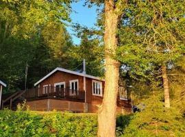 Le Chaleureux, Picanoc River, hotel di Kazabazua