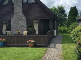 5 bedroom Lodge in Portumna Forest Park Ireland, Hotel in Portumna