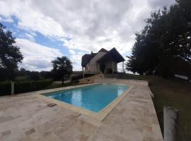 Maison de campagne au calme avec piscine, hotel ad Allassac