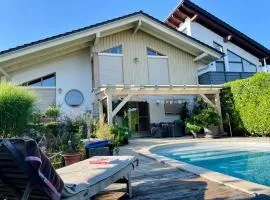 Luxuriöses Haus mit Pool Wellness Sauna Entspannungsraum