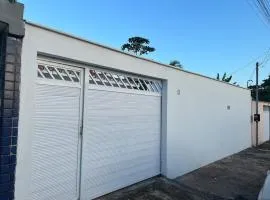 Casa com ampla área externa de lazer