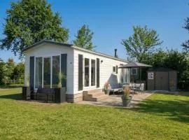 'Langs de Kleine Haven', Sfeervol Chalet op 5 Sterren Vakantiepark De Kuilart