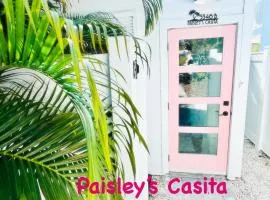 Walk to Siesta Key Beach-Remote Worker Friendly -High Speed WiFi- Bikes Included -Private Fenced In -Close to Restaurants, Coffee Houses & Shops - Paisleys Keep it Simple Casita