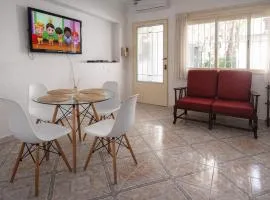 Casa con jardín y parrilla 3 ambientes Cochera opcional