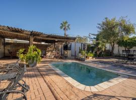 Briza Holiday Home - A Perfect Family Getaway, Hotel in Cape Town