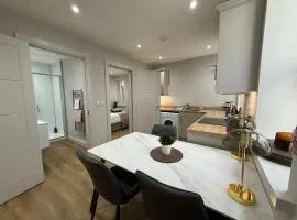 Modern 1BR Apt in Portrush - Central & Stylish Stay