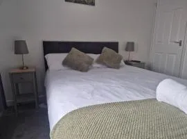 5 bedroom house - Cheshire Oaks