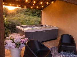 Maison Mila avec Jacuzzi proche Sarlat, hotel a Vitrac