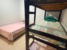 Casa de fundo aconchegante 4 solteiros ou 5 se 2 pessoas na casal