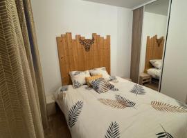 Changé에 위치한 호텔 Chambre proche circuit automobile du Mans