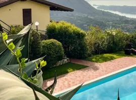 SANDS Apartment with lake view garden and pool