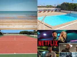 Beau studio accès plage, piscine, jardin, tennis, vélos, Netflix, hôtel à Cabourg