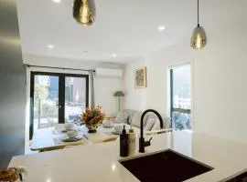 Modern & Comfortable Family House by Supercarehost