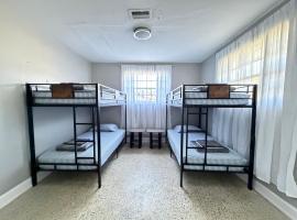 Bek's Hostel, Hotel in Hallandale Beach