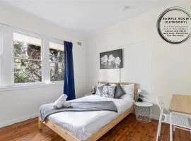 Stylish Double Room - Seconds to Transport & Shops - Shared Bathroom