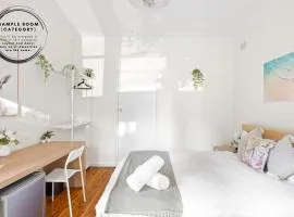 Courtyard Double Room - Next to Transport & Shops in Killara - Shared Bathroom