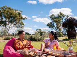 Grapeview Cottage at Western Queensland Spirit, hotel 