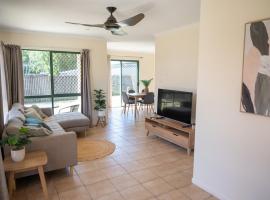 Quiet Cozy Townhouse in North Mackay, отель в городе North Mackay