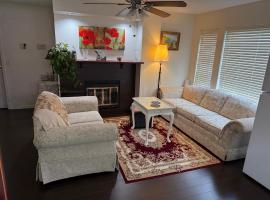 As You Wish Suites & Rooms Near YVR with Parking, хотел в Ричмънд