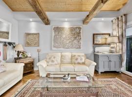 Gather-on-Trent, Your Private Waterfront Luxury Resort in Trent Hills, hotel di Campbellford