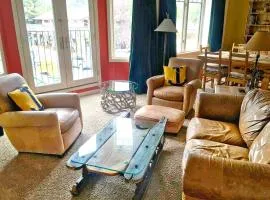 Right on Main St Hot Tub Close to Marina Garage