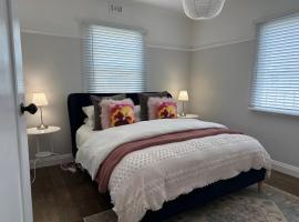 Daisy Cottage on Duke 3BR, hôtel à Yarram
