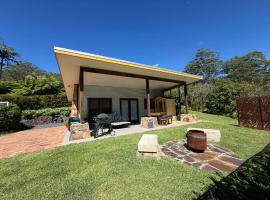 Coffs Coast Mountain Retreat Cabin 1, hotel em Coramba
