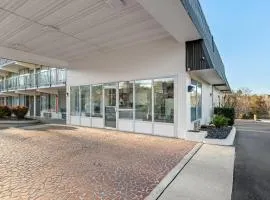 Super 8 by Wyndham Kingsport /I-81