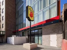 Super 8 by Wyndham Bronx Near Stadium