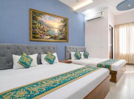 Hotel Tirupati Heights Ujjain # Near Railway Station # Top Rated Property، فندق في دلهي