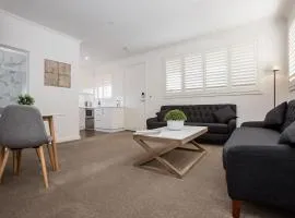 Newington Apartments - Apt 1 Twin Queen, New!