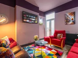 Hull Largest 5 Bedroom Hope home 2BR 8 Beds Garden, Games & Parking