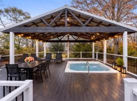 Blue Star 2 Location Location 12 person hot tub, готель у місті Douglas