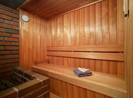 Mount Fuji views, Katsuyama House, sauna and BBQ for 13, hotel en Wada