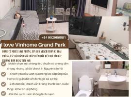 Phòng Vinhome Grand Park với ban công lớn, 1 phòng ngủ, bếp, phòng khách, phòng tắm, Hotel in Long Bình