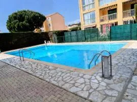 Pratsfleuris , piscine, pétanque et parking