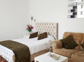 Modern Studio Near Gatwick, hotel u gradu 'London Gatwick Airport'