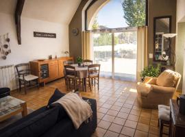 Maison 2 chambres avec parking et jardin 4 pers Figeac، فندق في فيجيا