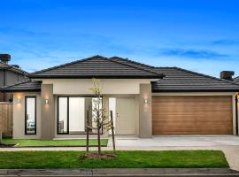 Stunning 5 x Bedroom Holiday Home in Donnybrook 29KM from Airport!, hotel i Donnybrook