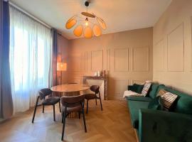 Maisons Sauvages Emeraude-Piscine & Jacuzzi, hotel i Romorantin-Lanthenay