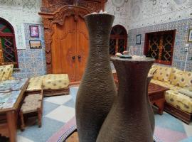 Ryad Bab Berdaine, hotell i Meknès