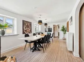 Cosy And Modern House In Peaceful Setting